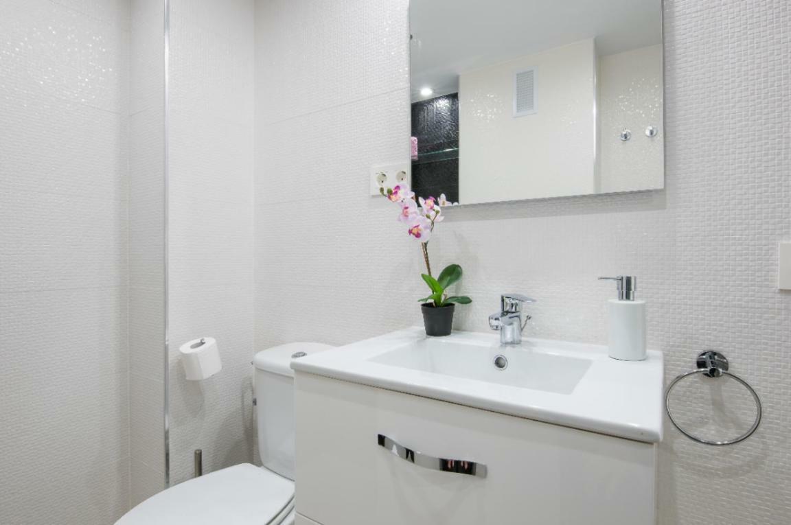 Seafront La Malagueta I Apartment Malaga Luaran gambar